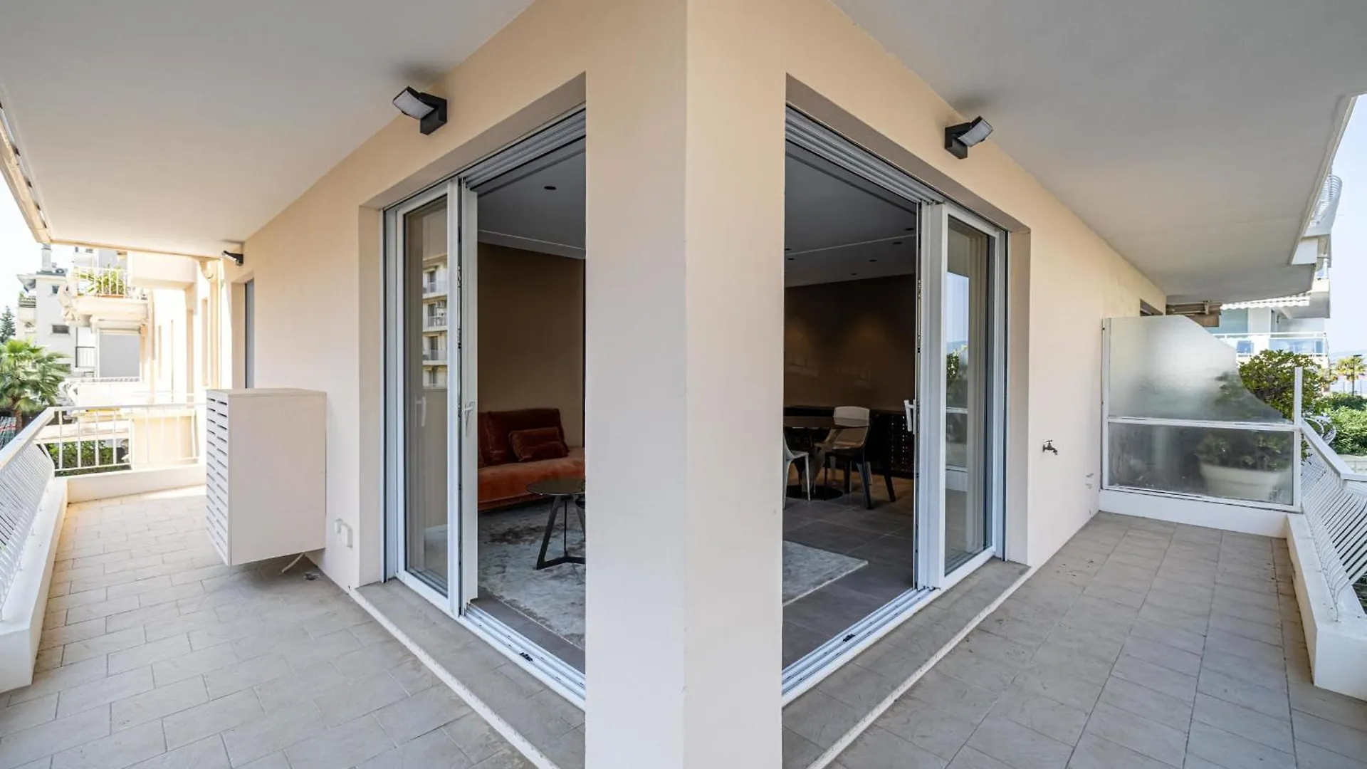 Ref 1997 - Cannes - Sea View Apartment For Rent