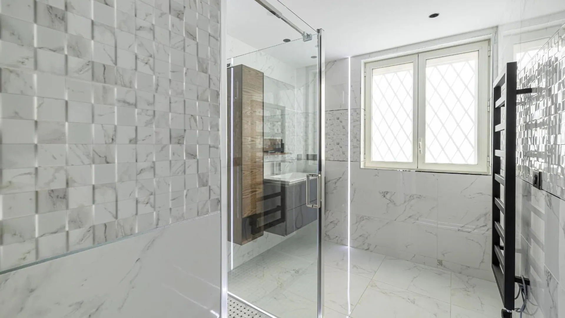 Ref 1997 - Cannes - Sea View Apartment For Rent
