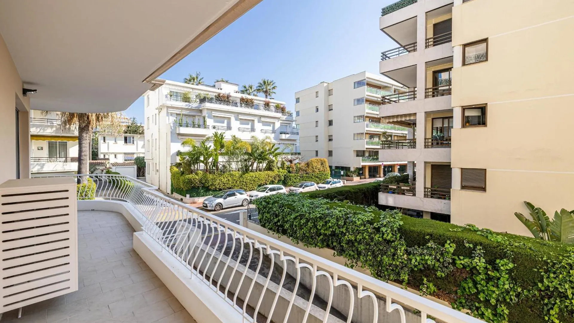 Ref 1997 - Cannes - Sea View Apartment For Rent France