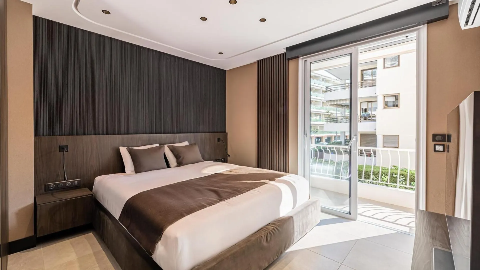 Ref 1997 - Cannes - Sea View Apartment For Rent