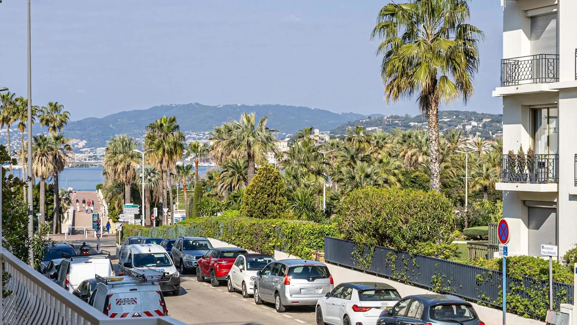 Ref 1997 - Cannes - Sea View Apartment For Rent