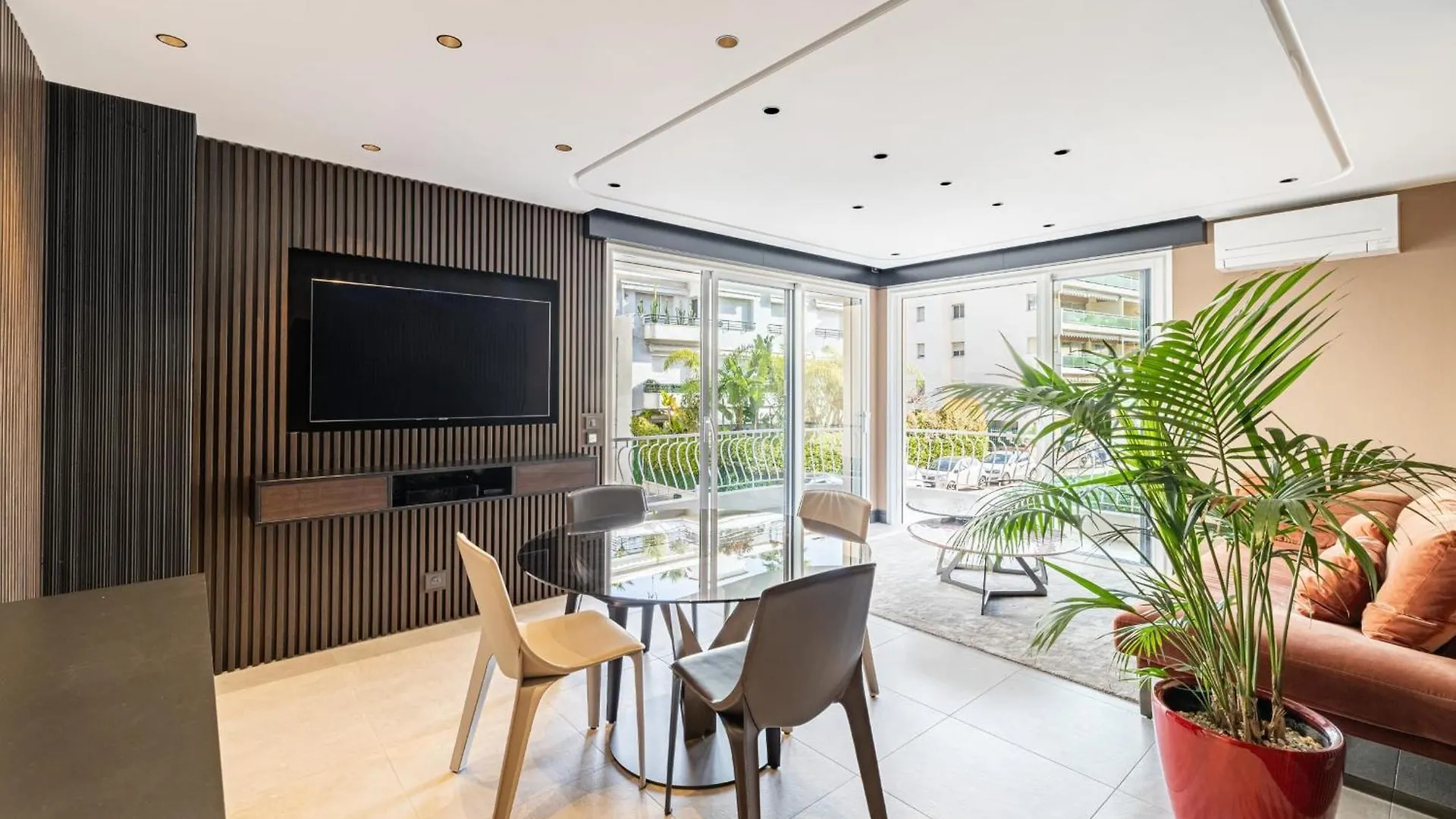 Ref 1997 - Cannes - Sea View Apartment For Rent